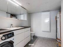 Päämakuuhuoneen yhdistetty khh+wc+tekn.tila