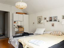 Yläkerran makuuhuone 1