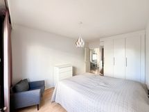 Makuuhuoneissa mukavasti säilytystilaa.