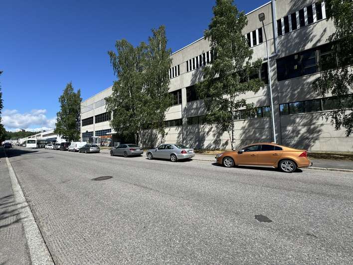 Liiketila, 2 400 m², Vartiokylä, Helsinki
