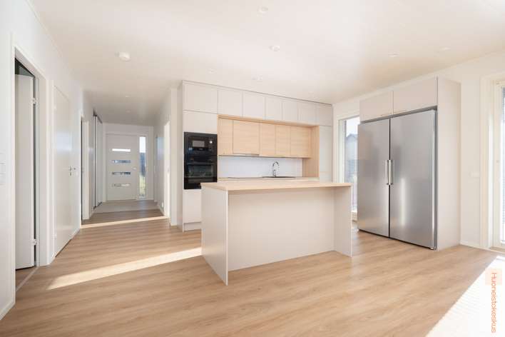 Omakotitalo, 3mh+oh+k+khh+ph+s+arkiet+wc+vh, 113,5/121,7 m², Pakola, Ylivieska