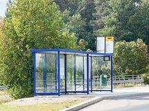 Bussilla uimahallin edestä Kirkkonummen keskustaan 2 minuuttia.