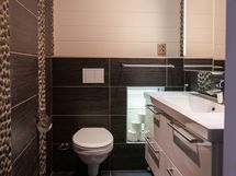 Erillinen toinen wc alakerrassa