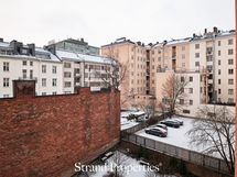 näkymä rappukäytävästä sisäpihalle