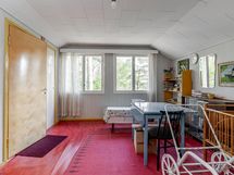 yläkerran huone