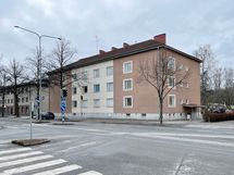 Etujulkisivu Paroltantieltä