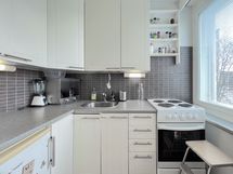 Myös keittokomerossa on ikkuna.