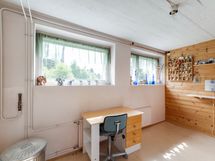 alakerran makuuhuone/harrastehuone