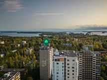 Asunto sijaitsee 14. kerroksen korkeuksissa ja näkymät ovat huikeat!