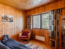 Työhuone/makuuhuone alakerrassa