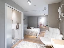 Yläkerran iso makuuhuone