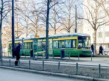 Munkkiniemen puistotien ratikkapysäkki on lähellä.