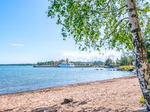 Matinkylän ranta n.900m päässä. Rannan äärellä myös ihana Rantaraitti lenkkeilyyn.