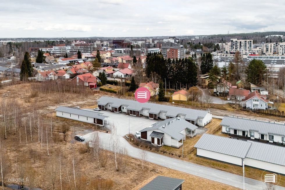 Taloyhtiö sijaitsee Joupissa lähellä palveluita