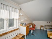 Yläkerran huone
