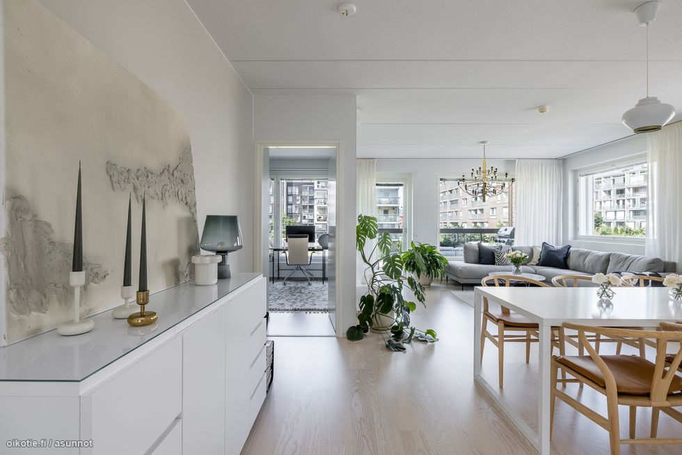 Tunnelmallinen päätyhuoneisto parvekkeella ja saunalla, sekä upeilla puisto- ja merinäkymillä!