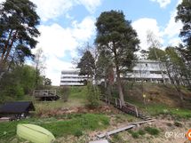 Näkymä laiturilta taloyhtiön pihan suuntaan