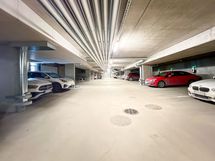 Myyjältä ostettavissa oma Autohallipaikka erillisellä osakesarjalla hintaan 20 000 €.