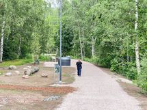 Haltijatontunpuisto on talon vieressä.