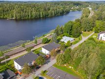 Ilmakuvaa alueesta, asunnolta näkymät Vanajavedelle ja myös Kaupunginpuistoon