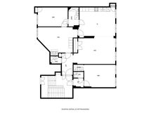 Huoneistoon kaksi sisäänkäyntiä.