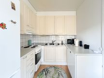 Mukavasti säilytystilaa.