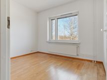 työhuone kadulle pääin 2.kerros