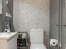 Kylpytilojen yhteydessä oleva wc