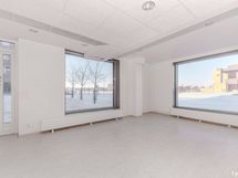 Ikkunoista upeat näkymät merelle.