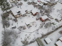 Tällä tontilla mahtuu puuhastelemaan, tilaa on yli 1800 m2