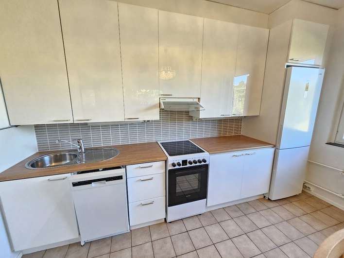Kerrostalo, 3H+AVOKEITTIÖ+KPH+LASIT.PARVEKE+OMA SAUNA, 76 m², Nättinummi, Turku
