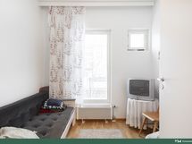 toinen pienempi makuuhuone