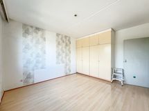 Makuuhuoneen seiniä saa maalata ja vuokranantaja on valmis kustantamaan materiaaleja.