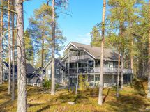 julkisivu golfkentän suuntaan