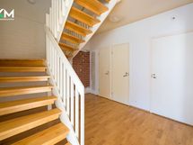 Alakerrassa lisäksi vaatehuone.