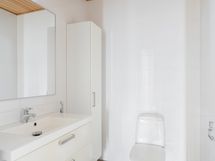 Alakerran erillinen wc