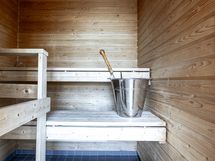 Hyvän kokoinen sauna