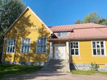 Aivan tontin vieressä sijaitsevat Liinaharjan päiväkoti sekä Hommas Daghem.