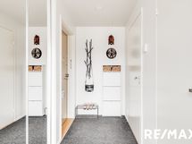 Eteisessä on liukuovikaapisto