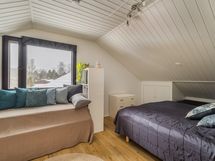 Yläkerran toinen makuuhuone