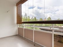 Lasitettu länsiparveke.