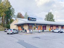K-Market Kastanja on vain parin minuutin kävelymatkan päässä asunnolta.
