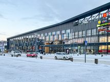 Kauppakeskus Entresse asunnolta 700m (10min).