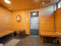 Taloyhtiön saunaosaston pukuhuone