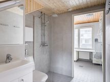 Alakerran kylpyhuone