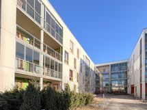 Vuonna 2014 valmistunut Hitas-yhtiö sijaitsee aivan Viikinmäen huipulla.