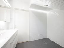 Yläkerran WC / kylpyhuone