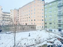 Näkymät kodista ovat sisäpihan suuntaan.