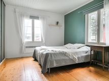 Alakerran makuuhuone