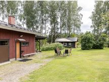 Tallirakennus jossa saunaosasto sekä jatkona kesäkeittiö